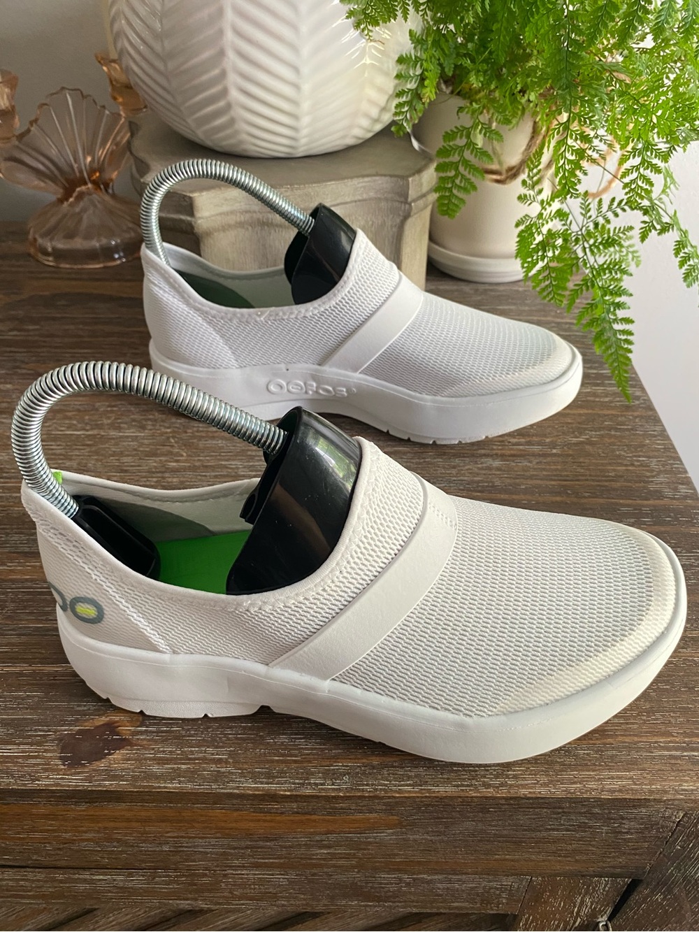 OOFOS OOmg Low Mesh Slip On Recovery Comfortable Shoes Sneakers Womens 7 White